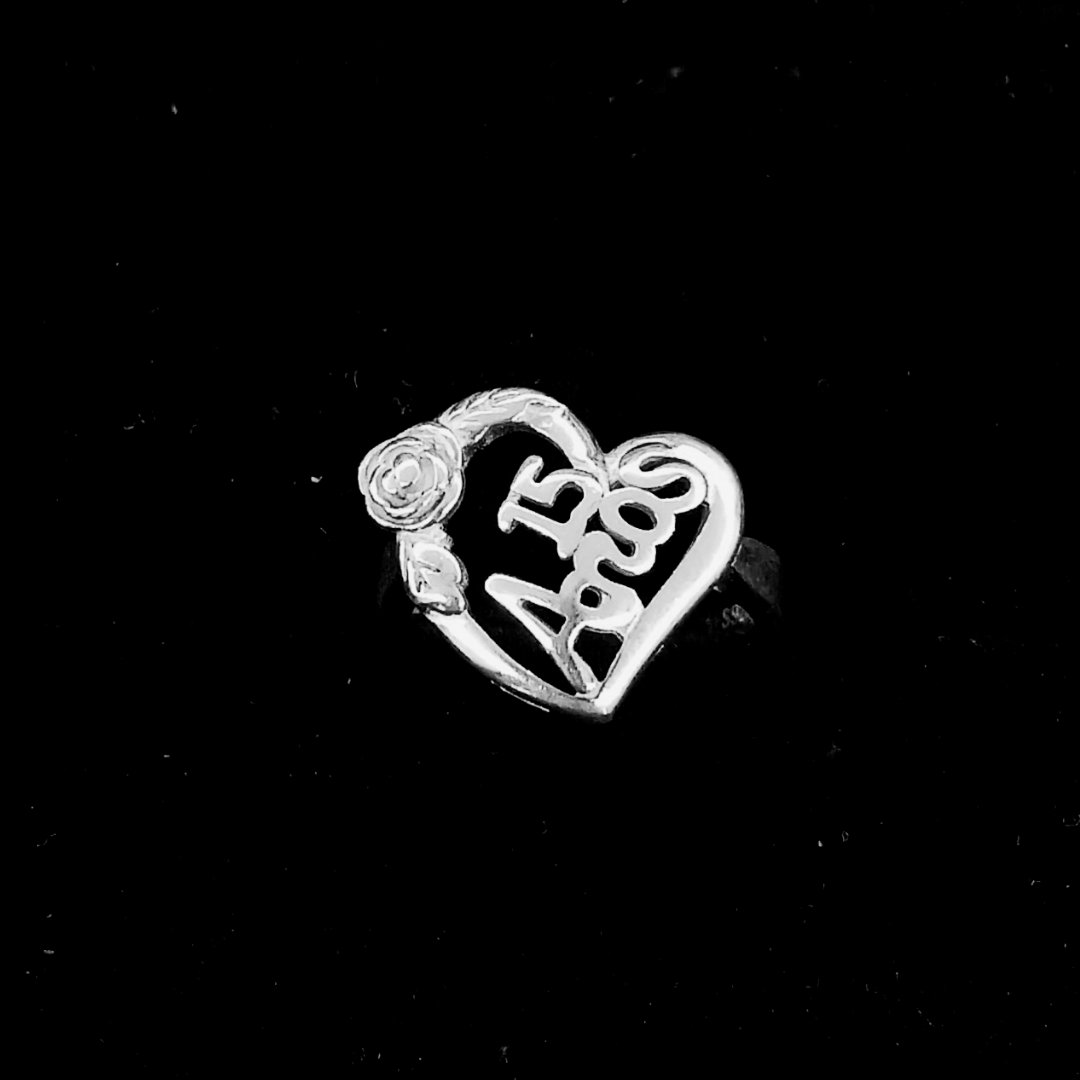 ANILLO 15 AÑOS ESTILO CORAZON LISO 
