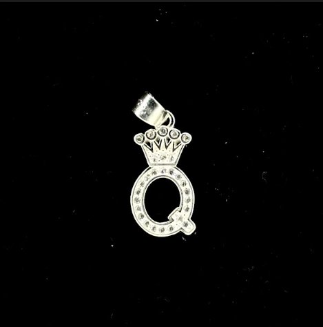 DIJE LETRA "Q" CORONA 