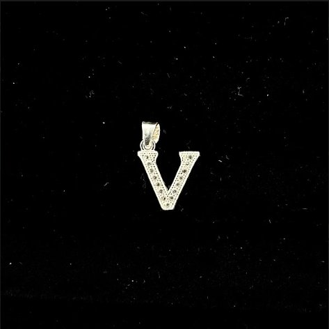 DIJE LETRA "V" 