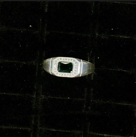 ANILLO CASUAL CON CIRCONIA VERDE 