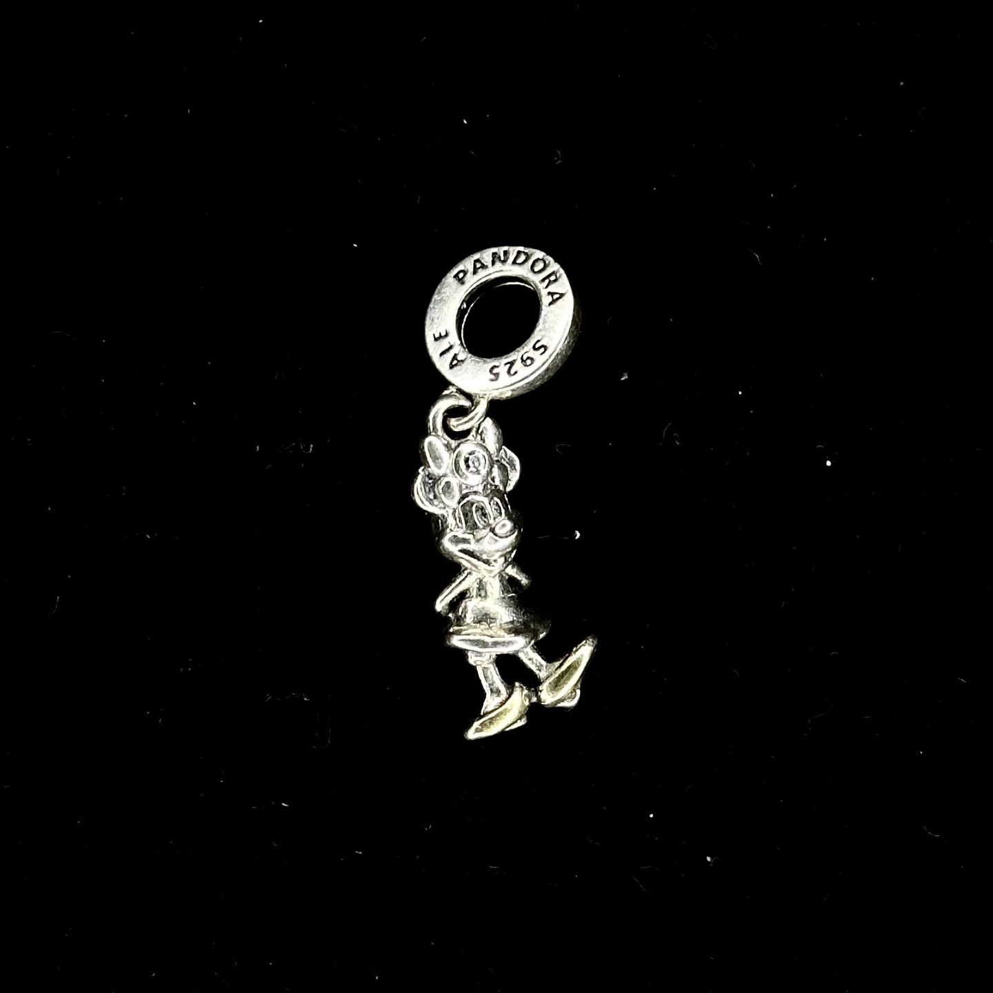 CHARM ESTILO MINNIE