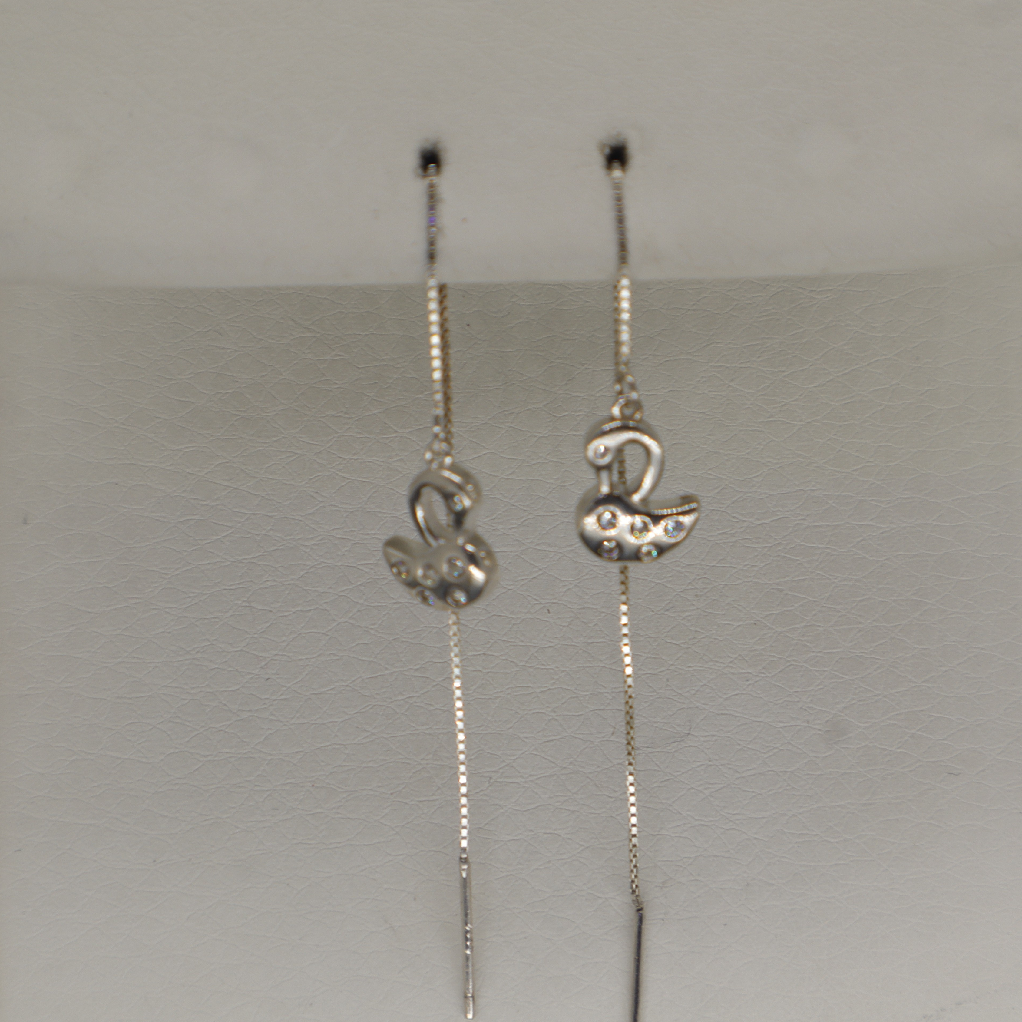 ARETES COLGANTES DE CISNE