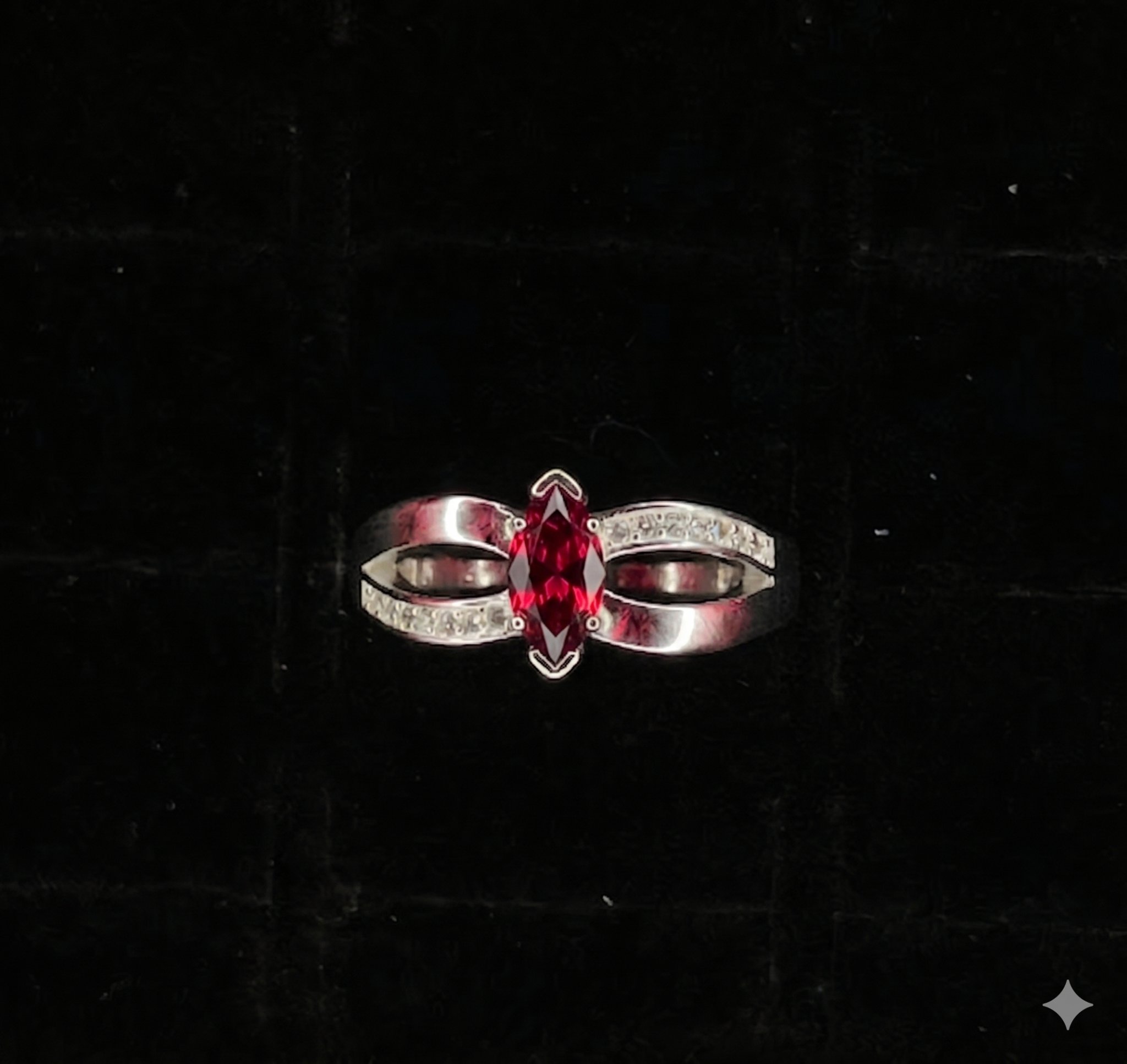 ANILLO ELEGANTE PERLA ROJA