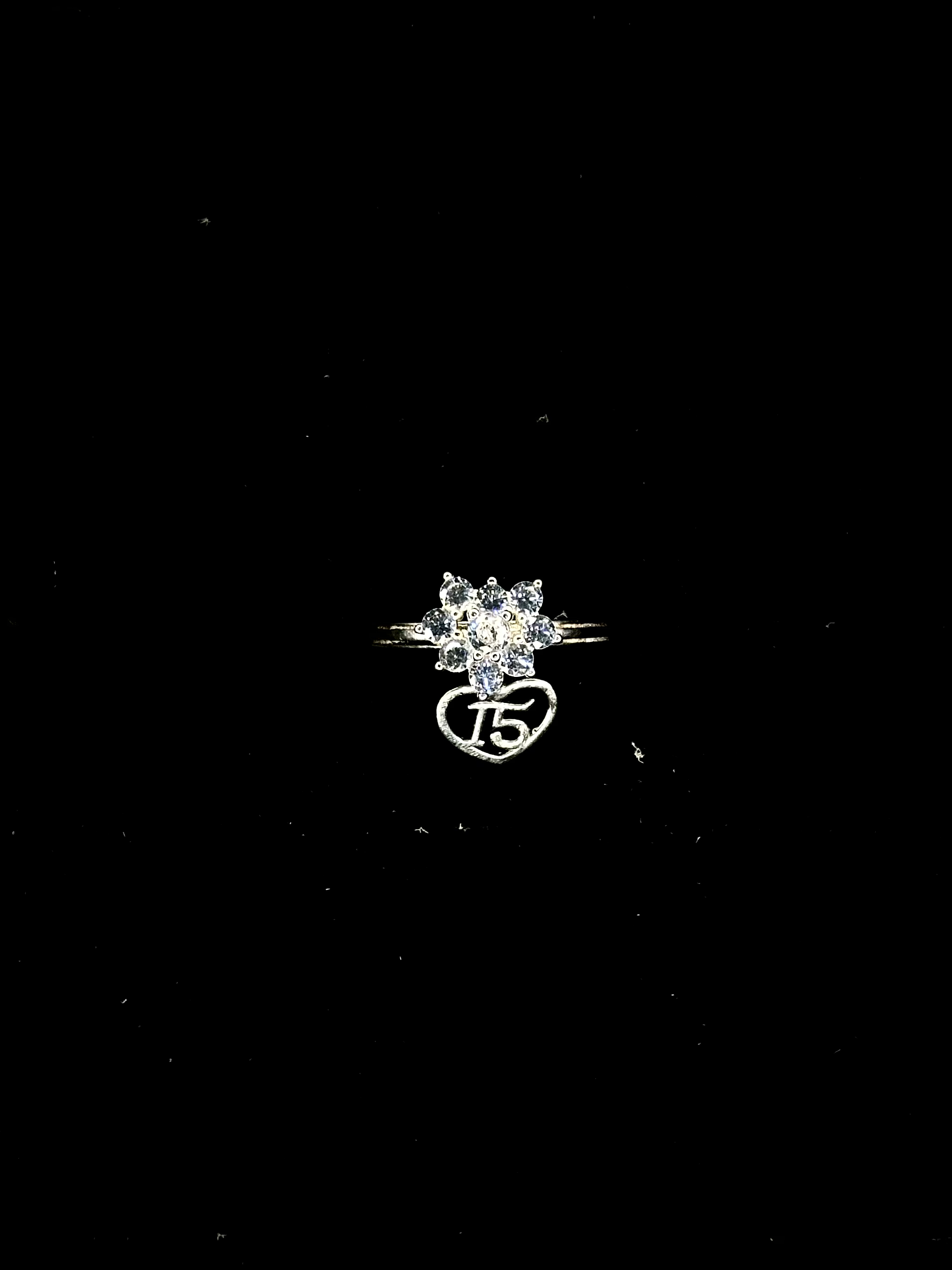 ANILLO 15 AÑOS, FLOR Y DIJE COLGANTE